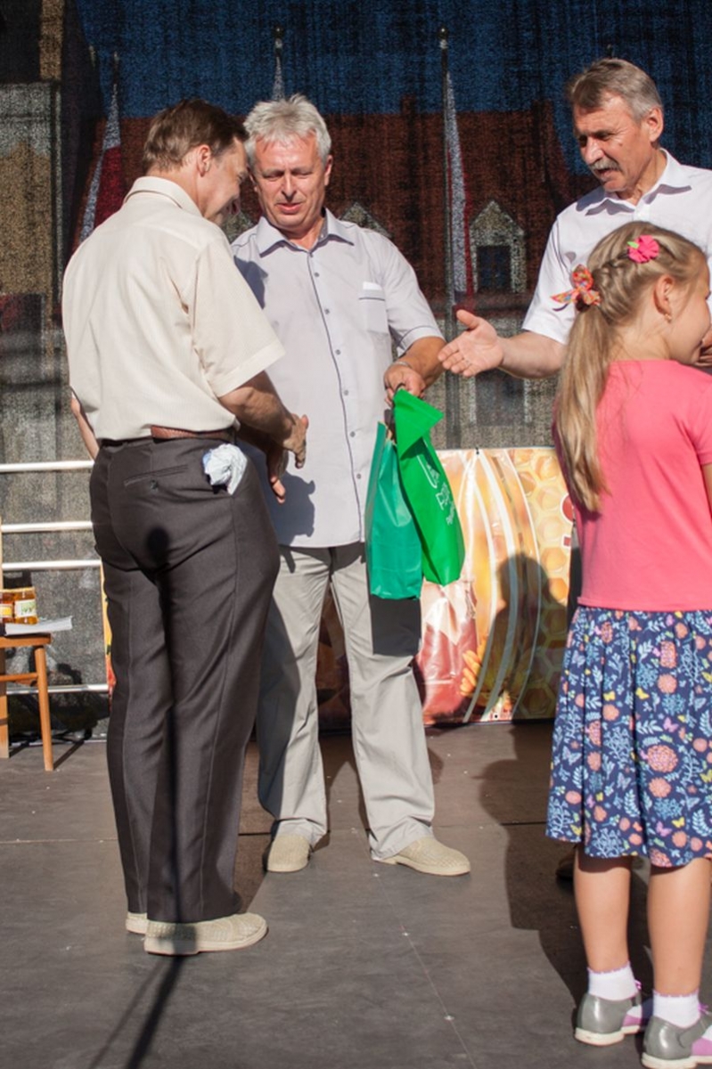 Wręczanie nagród i wyróżnień na VII Święcie Miodu w Pszczynie. Autor zdjęcia: Kazimierz Wiśniowski