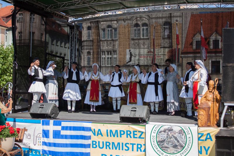 Kolejny kadr z występu artystycznego na głównej scenie VII Święta Miodu w Pszczynie. Autor zdjęcia: Kazimierz Wiśniowski