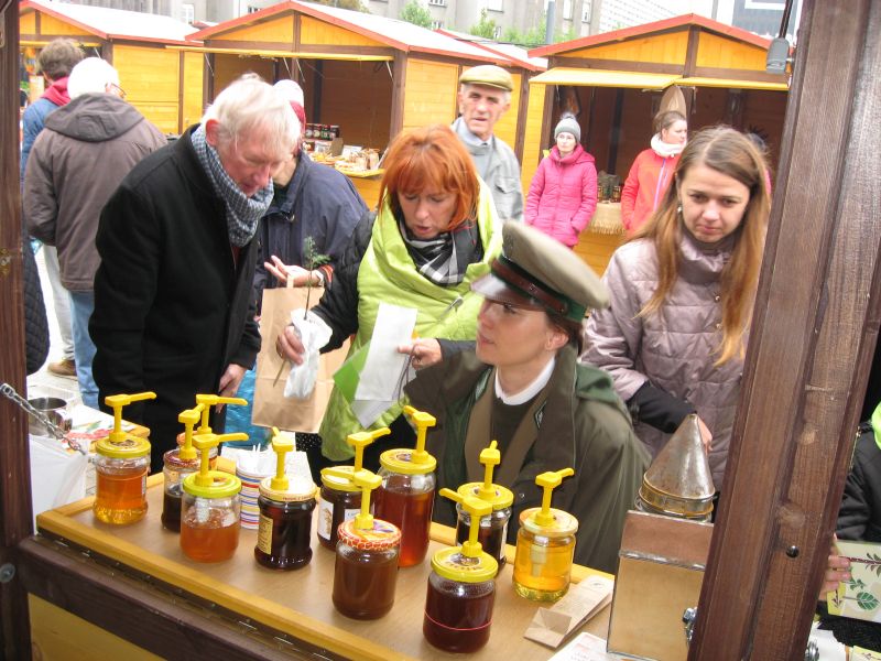 Miody do degustacji na II Festiwalu Miodu w Katowicach. Autor zdjęcia: Kazimierz Wiśniowski