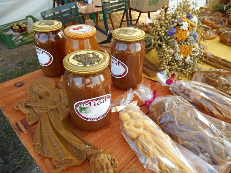 XXXII Ogólnopolskie Dni Pszczelarza w Babimoście - Miód gryczany i inne produkty pszczele.
Autor zdjęcia: Wiesław Zięba, www.kolodomu.blogspot.com
