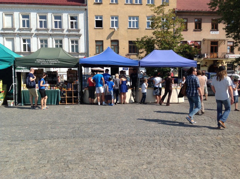 Widok na stoiska XXI Krakowskiego Miodobrania. Autorka zdjęcia: Ewa Balana