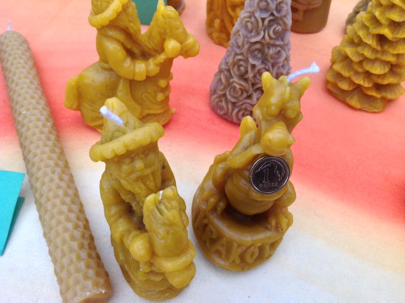 Namiot Pasieka Ojcowska - świece z wosku pszczelego - Lajkonik i Smok Wawelski. XXII Krakowskie Miodobranie
