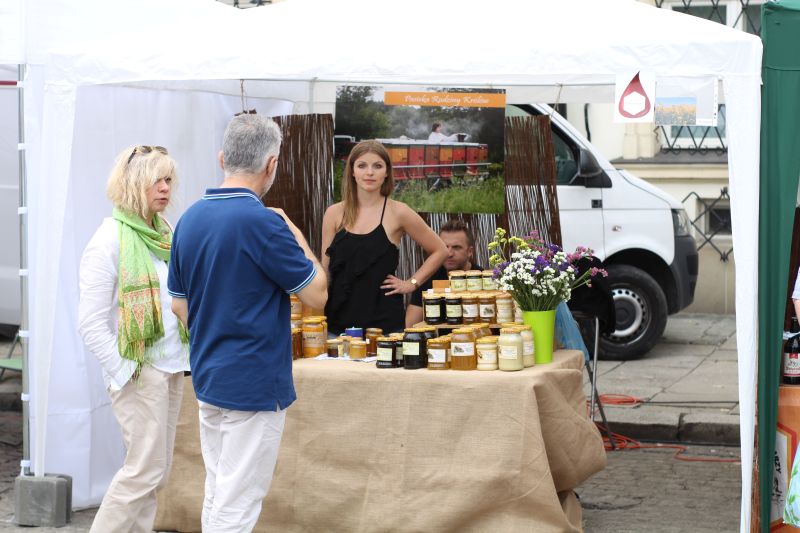 Stoisko pszczelarskie Pasieki Rodziny Królów podczas XXIII Krakowskiego Miodobrania. Autor zdjęcia: Paweł Balana
