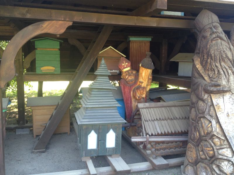 Św. Ambroży i inne ule figuralne.