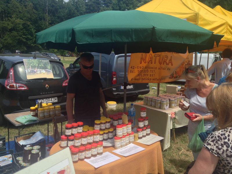 Stoisko Gospodarstwa Pasiecznego Mazur.