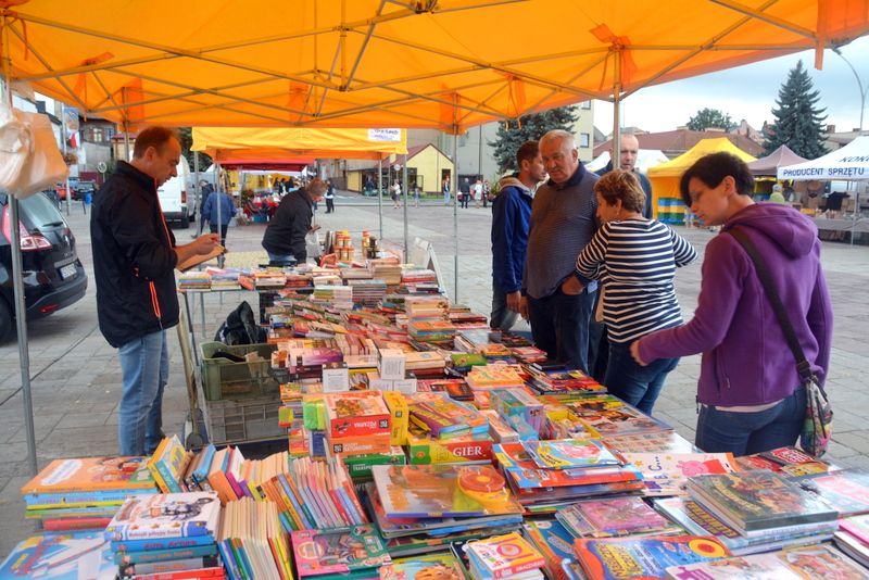 Stoisko książkami podczas I Konferencji Pszczelarskiej w Brzesku (02.09.2017 r.). Autor zdjęcia: Marek Kotfis