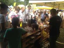 Stoisko z łakociami z miodem podczas XV Spotkania Pszczelarzy na Trutowisku w Murckach cieszyło się ogromnym zainteresowaniem!