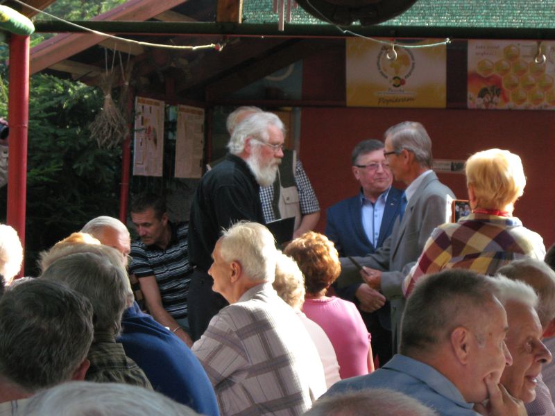 Pszczelarze podczas Jesiennego Spotkania Pszczelarzy Ziemi Oświęcimskiej. Autor zdjęcia: Kazimierz Wiśniowski