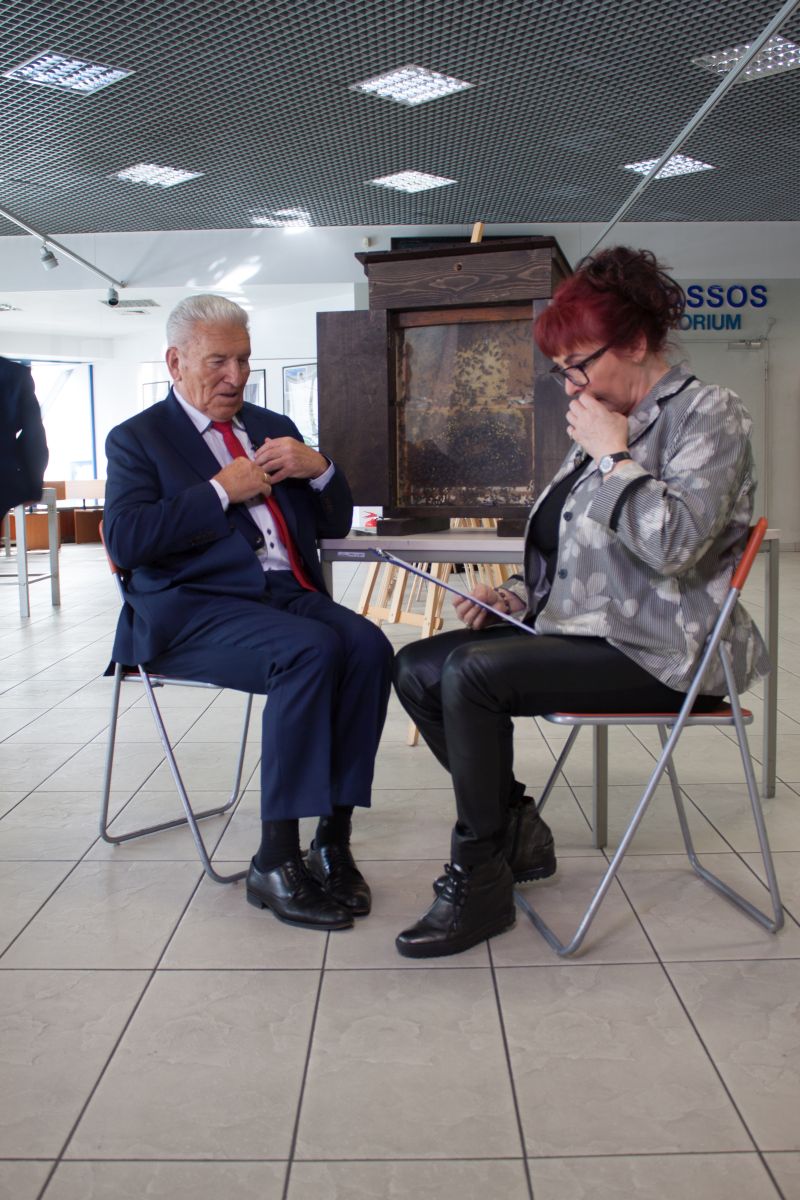 Profesor Artur Stojko udziela wywiadu dla TVP Katowice. IV Krajowa Konferencja Naukowa w Katowicach. Autorka zdjęcia: Jadwiga Wiśniowska