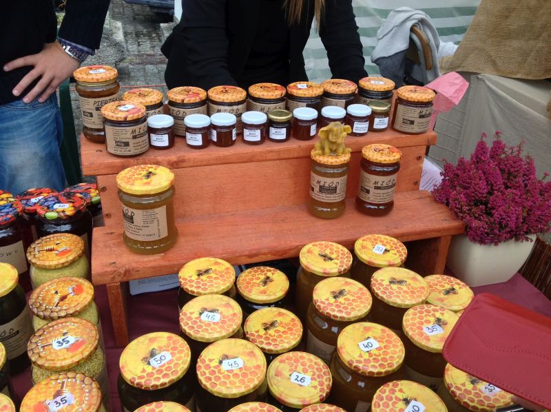 Stoisko Pasieki Rodziny Królów - różne miody. XXII Krakowskie Miodobranie