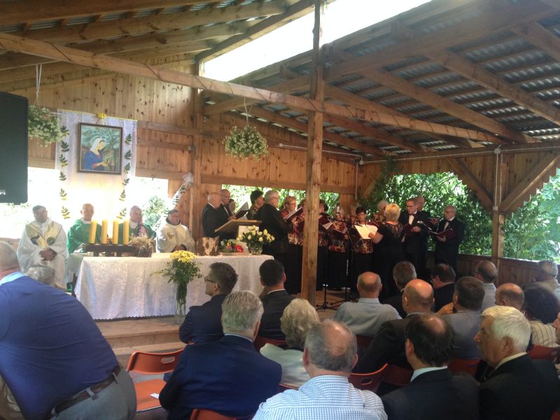 Występ Chóru z Wyr podczas XV Spotkania Pszczelarzy Śląskich na Trutowisku w Murckach.